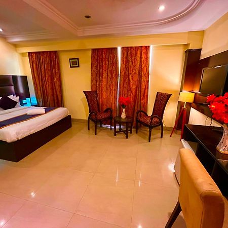 Palki Cafe & Stay Ludhiana Extérieur photo