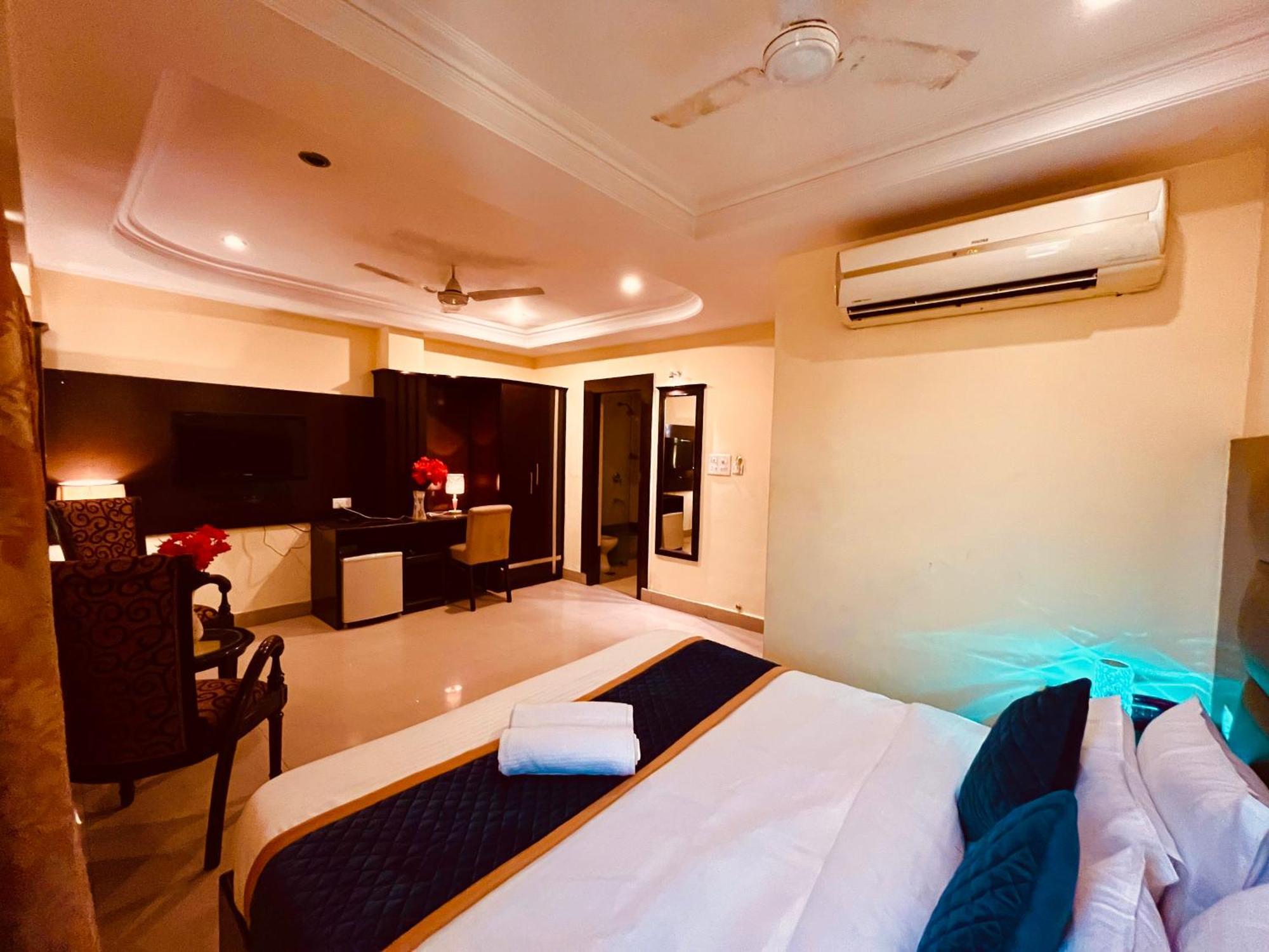 Palki Cafe & Stay Ludhiana Extérieur photo