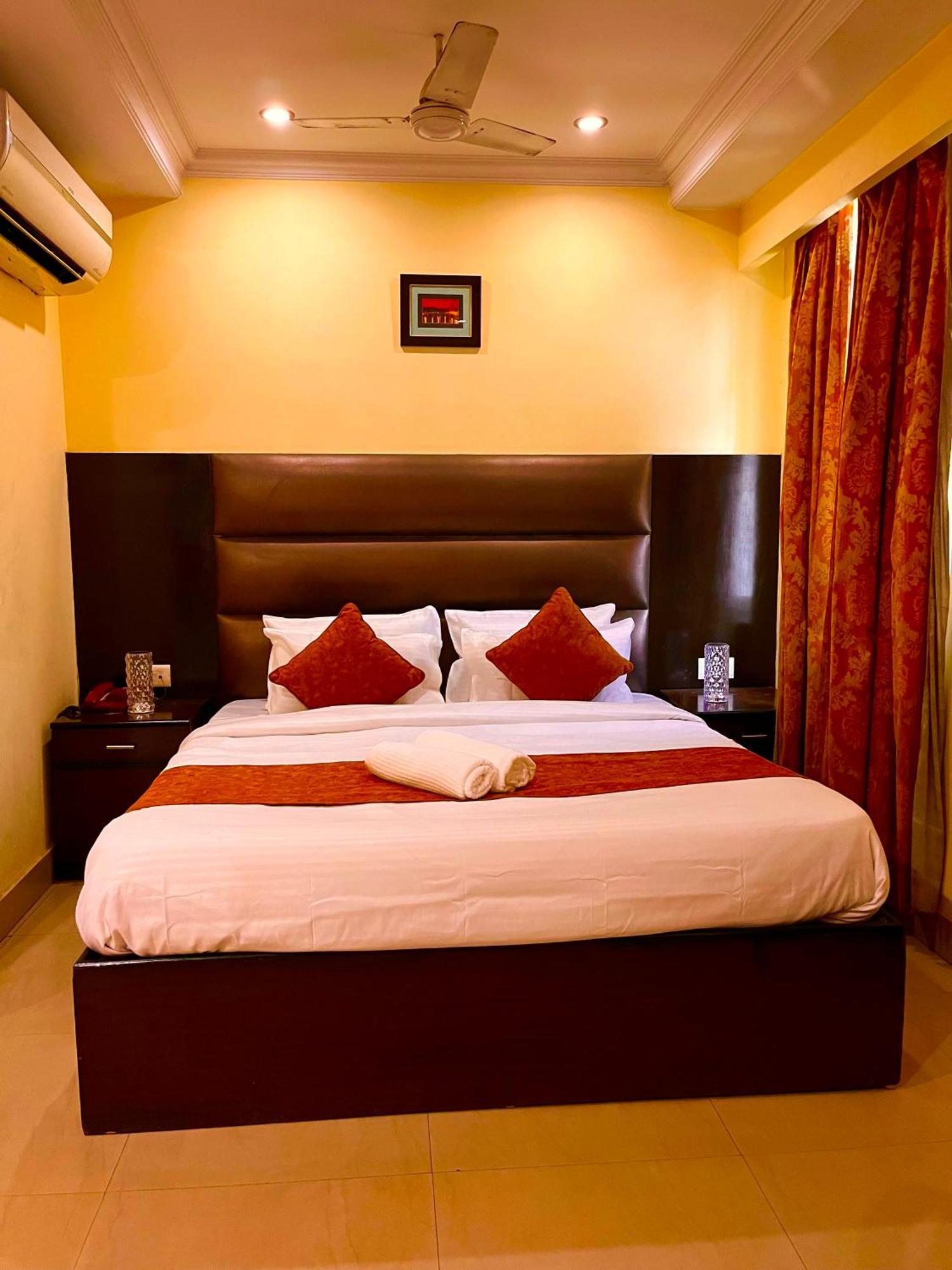 Palki Cafe & Stay Ludhiana Extérieur photo